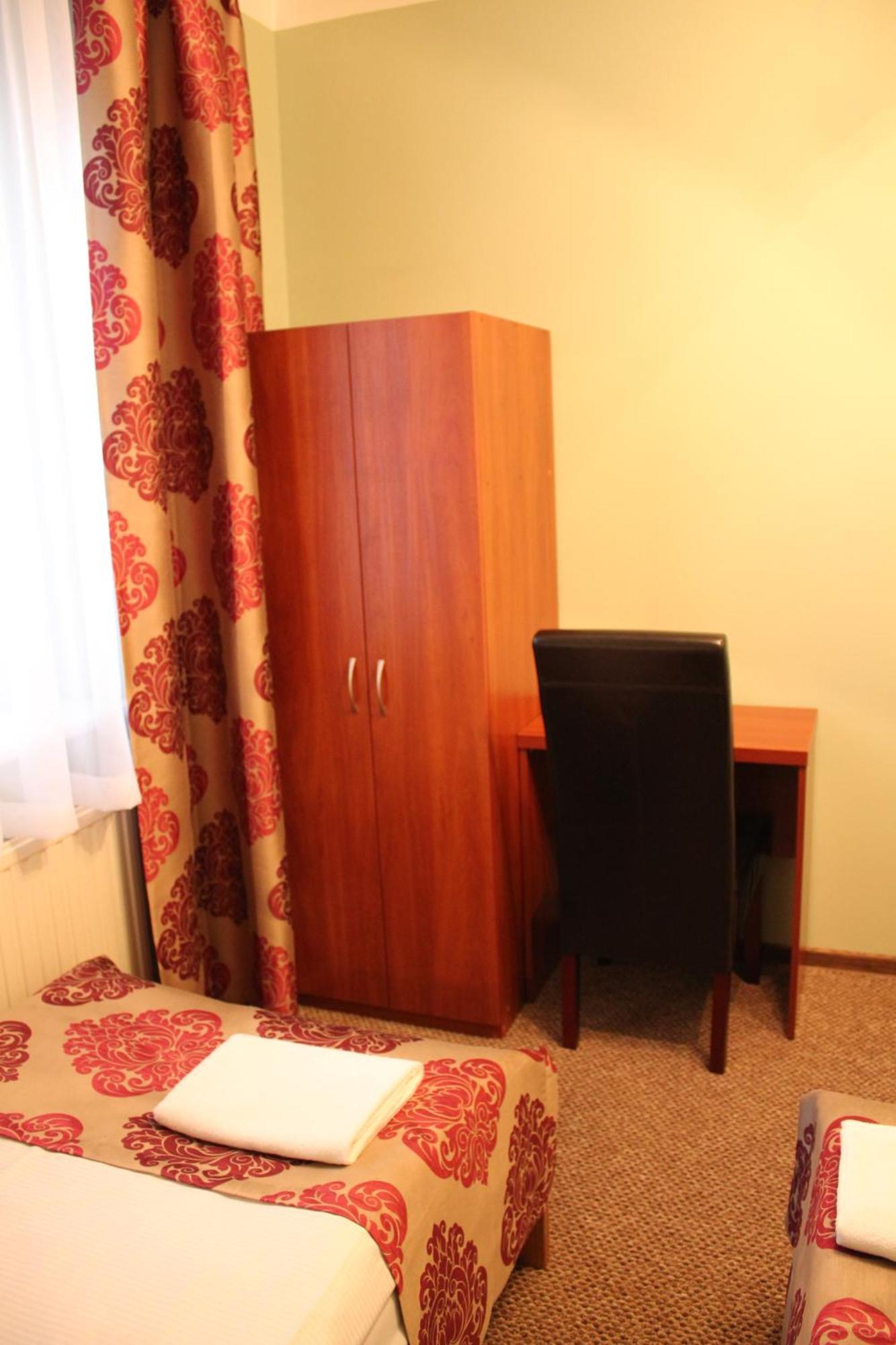 Biały Dom Hostel *